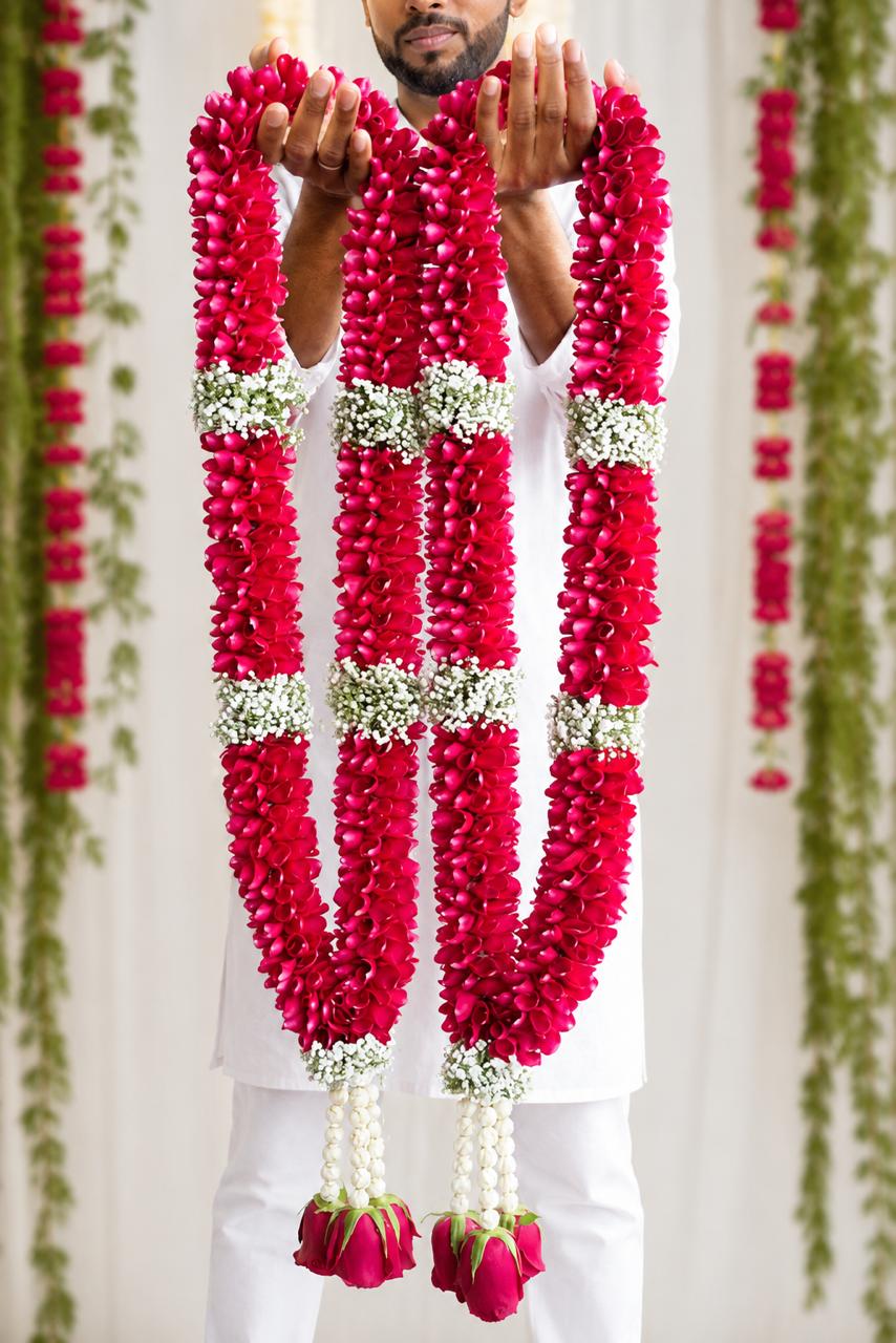 Red Rose Gypsophila Varmala rate - 3000